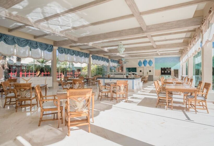 هتل Iberostar Waves Tucán
