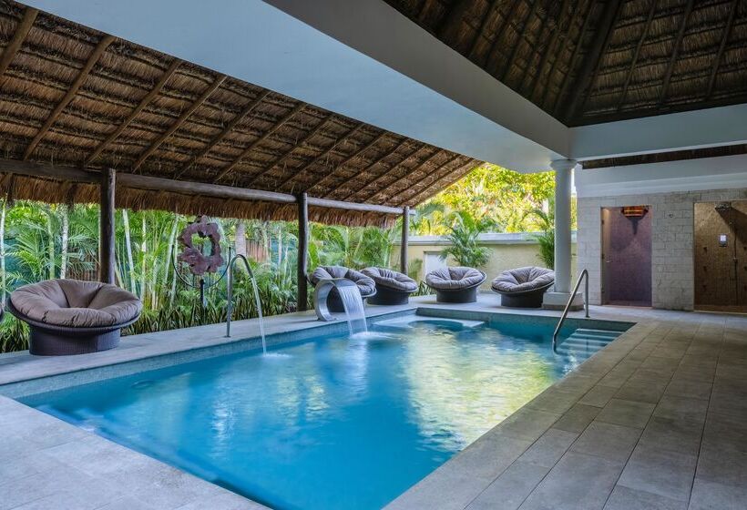 هتل Iberostar Waves Tucán
