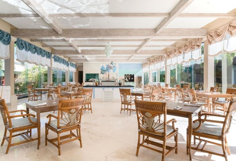 هتل Iberostar Waves Tucán