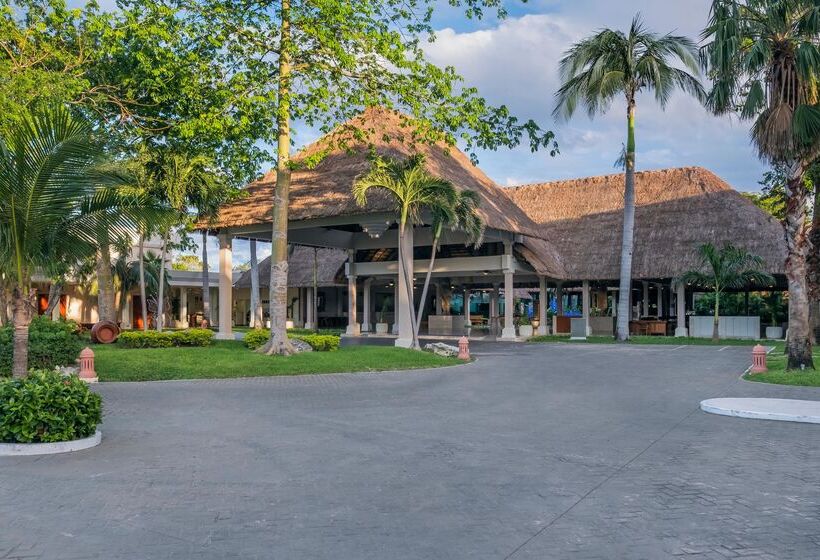 هتل Iberostar Waves Tucán