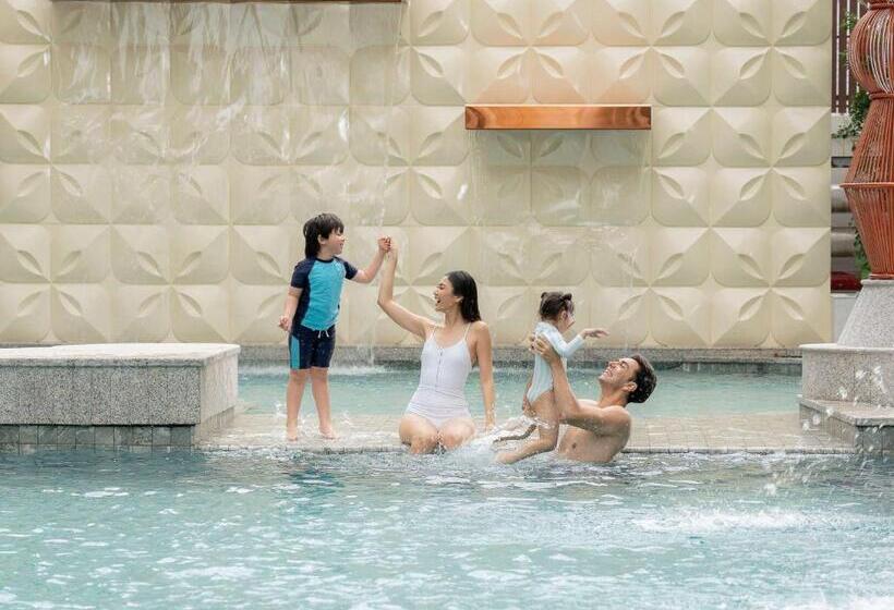 Novotel Living Bangkok Sukhumvit Legacy