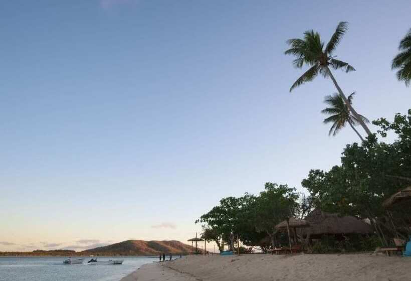 هتل Nanuya Island Resort