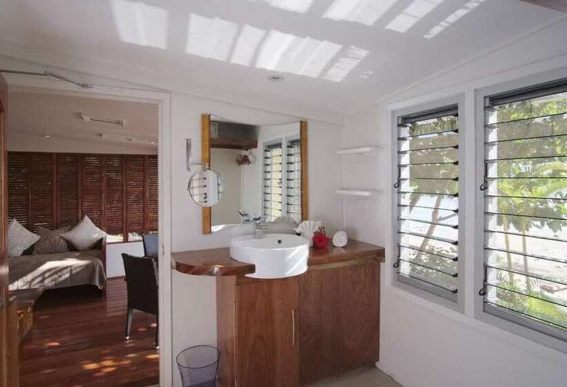 هتل Nanuya Island Resort