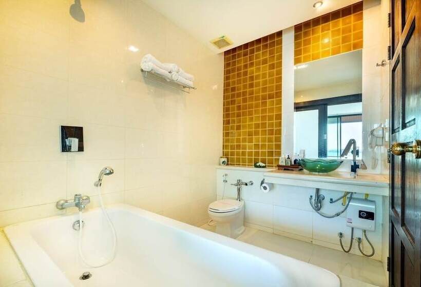 هتل Racha Kiri Resort And Spa Khanom