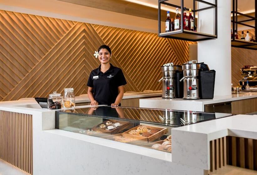 هتل Sheraton Fiji Golf & Beach Resort