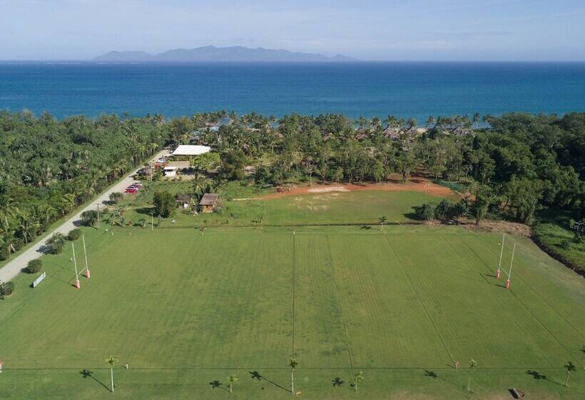 هتل Uprising Beach Resort