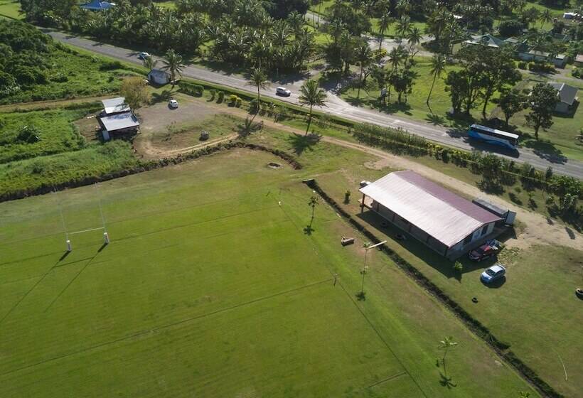 هتل Uprising Beach Resort