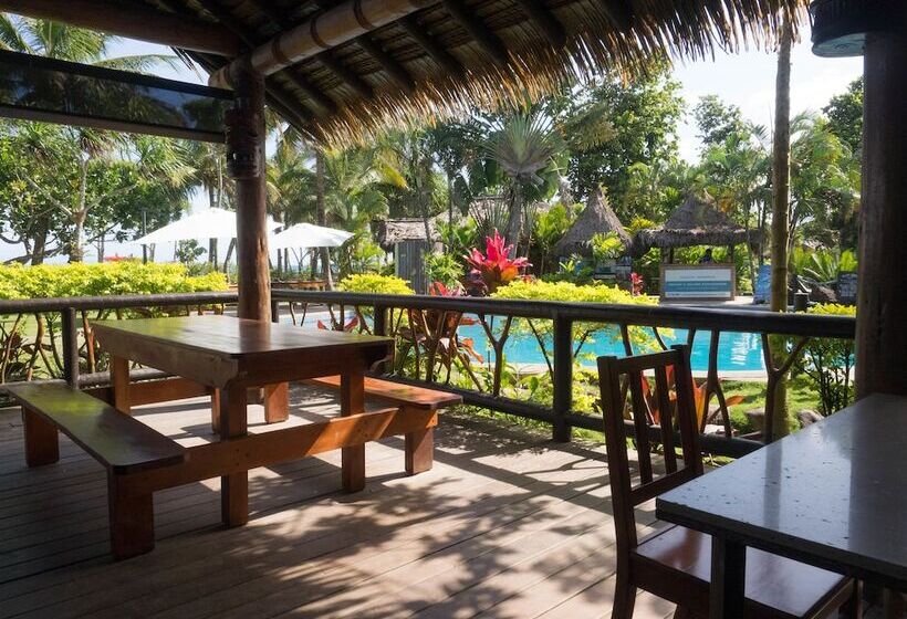 هتل Uprising Beach Resort