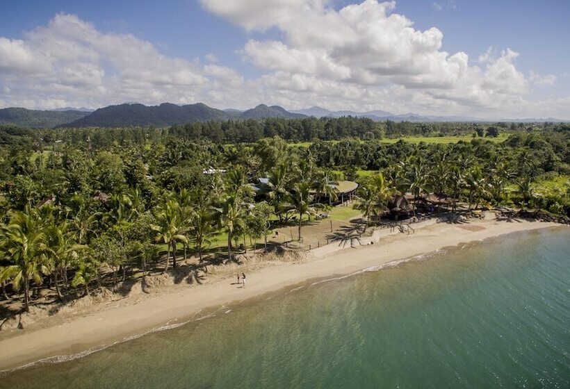 هتل Uprising Beach Resort