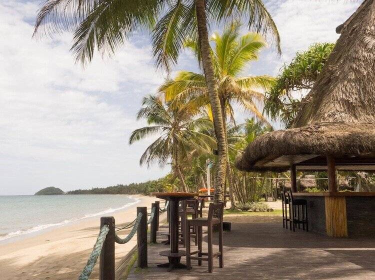 هتل Uprising Beach Resort