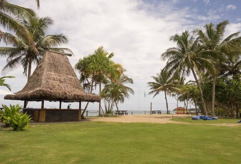 هتل Uprising Beach Resort