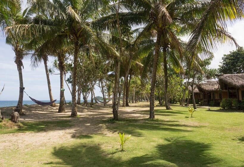 هتل Uprising Beach Resort