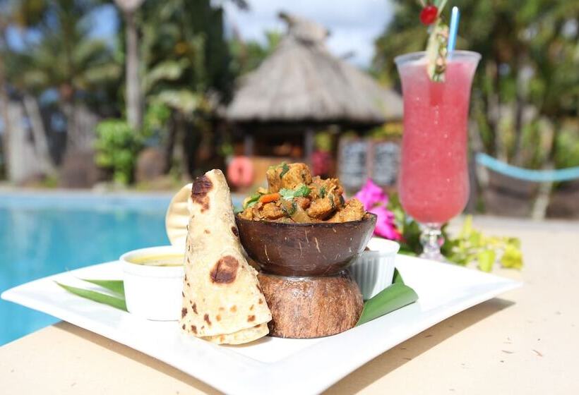 هتل Uprising Beach Resort