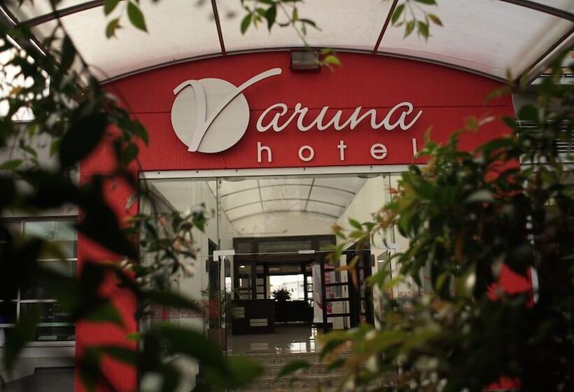 هتل Varuna