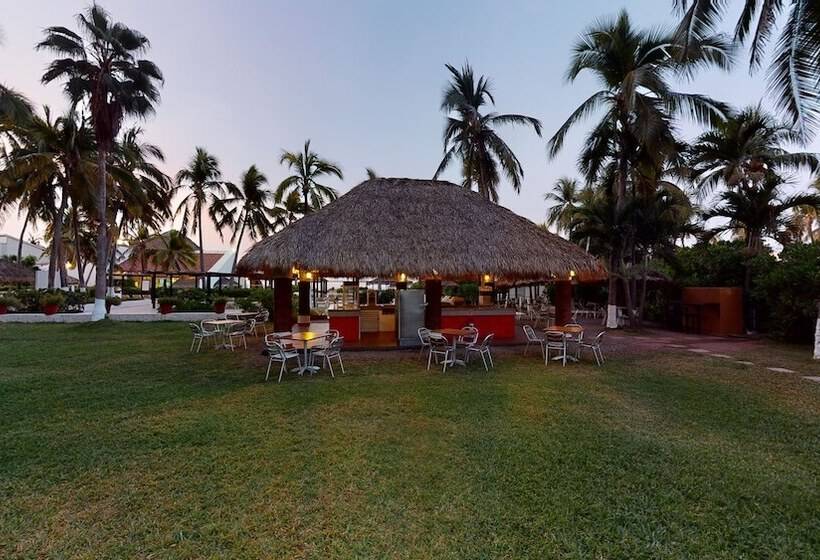 استراحتگاه Park Royal Beach Ixtapa  All Inclusive