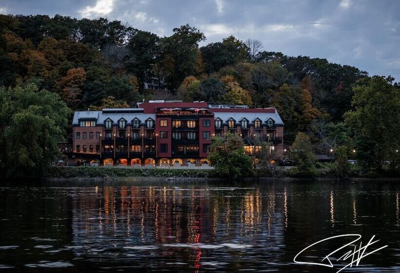 فندق River House At Odette S