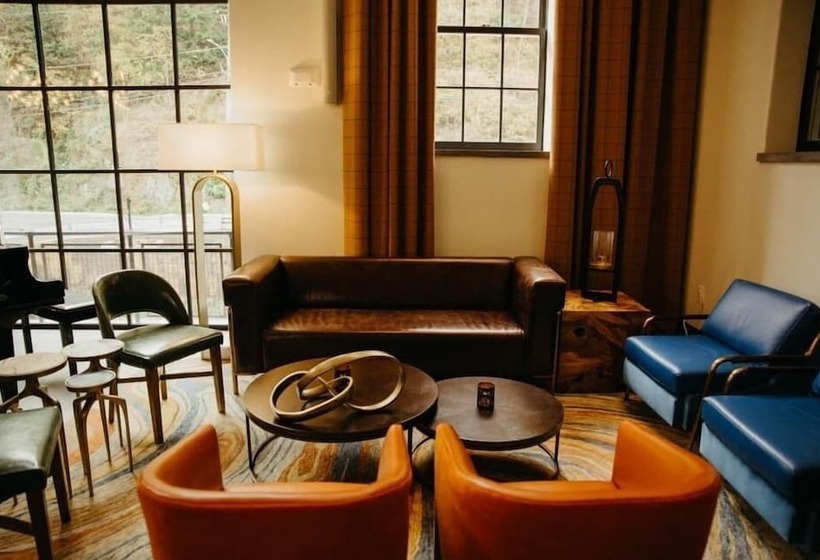 فندق River House At Odette S