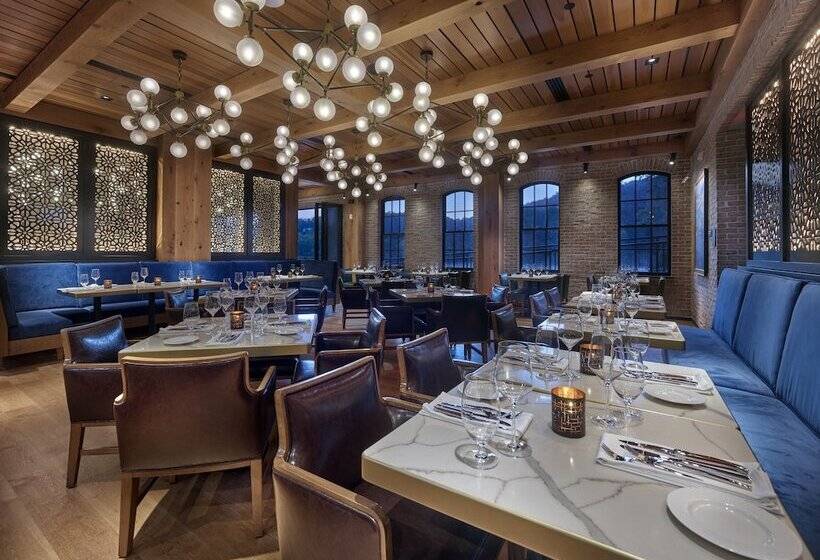 فندق River House At Odette S