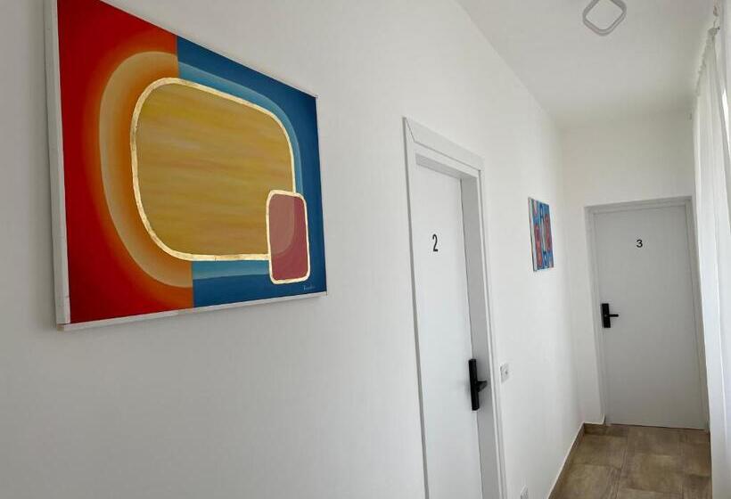 تختخواب و صبحانه Zeta Rooms