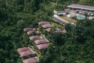 Giriwood Hotel & Villa