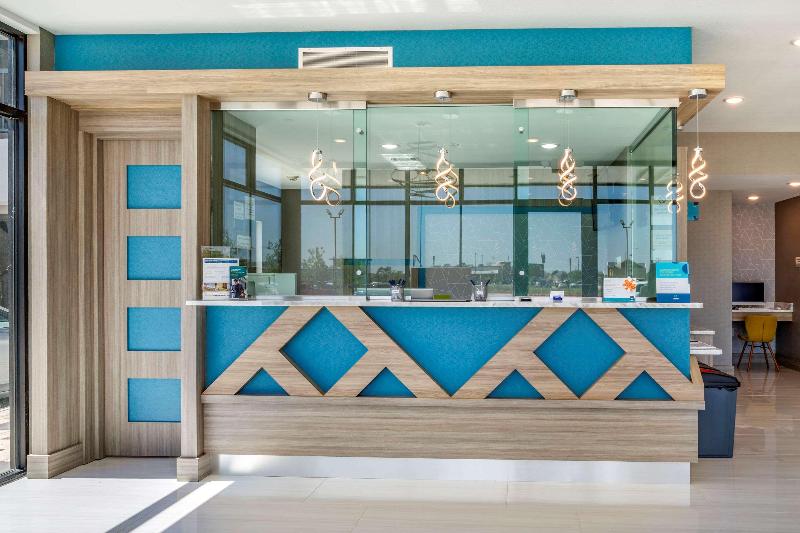 בית מלון כפרי Clarion Pointe Port Arthur Beaumont South