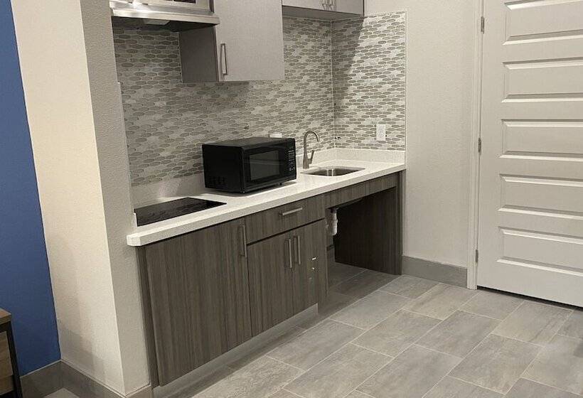 בית מלון כפרי Clarion Pointe Port Arthur Beaumont South