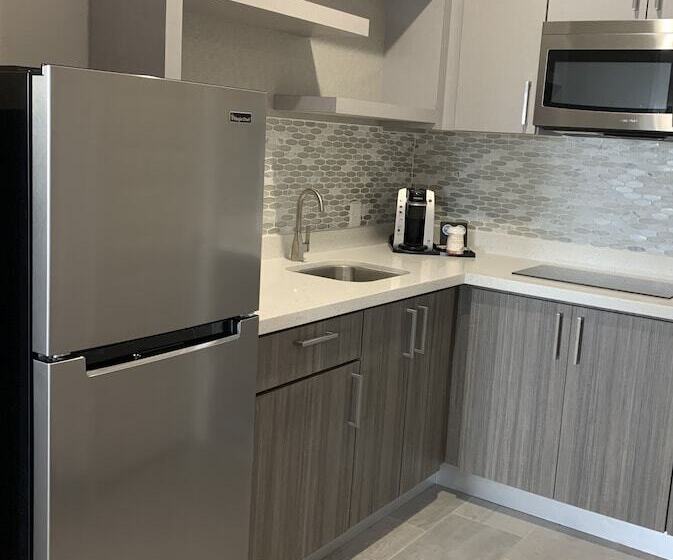 בית מלון כפרי Clarion Pointe Port Arthur Beaumont South