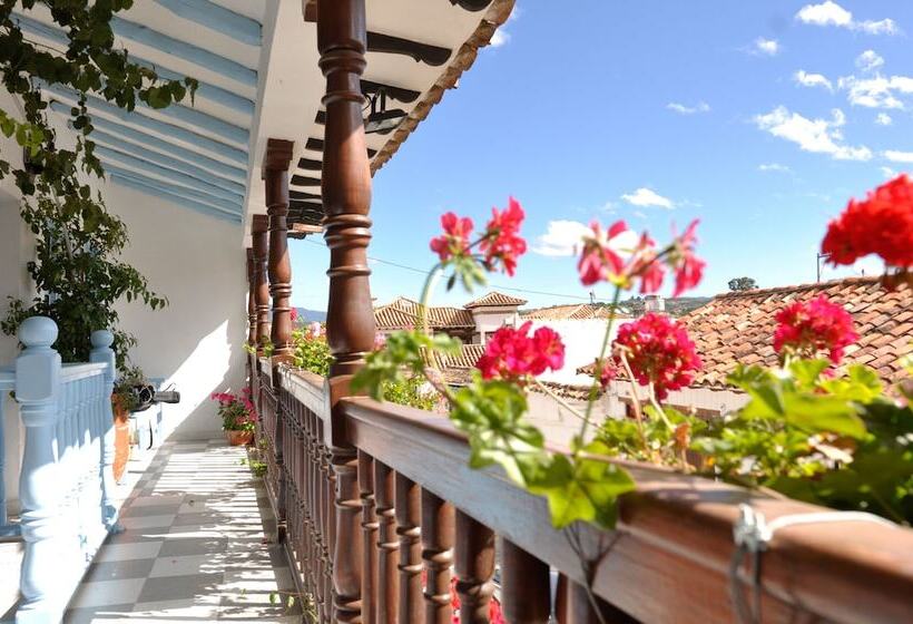 هتل Laureles De La Villa