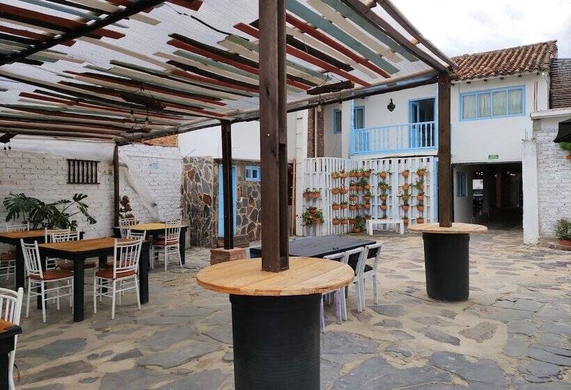 هتل Laureles De La Villa