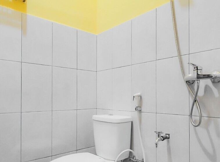 فندق Oyo 90216 Kost Sanny