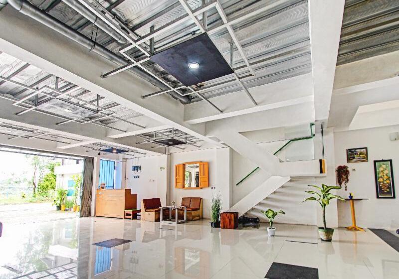 هتل Oyo 90248 D Em Homestay
