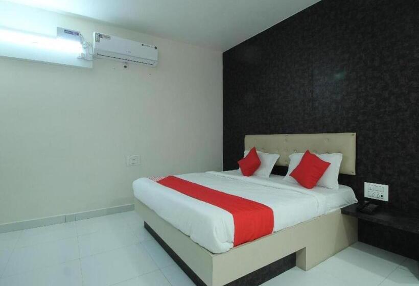 Отель Staymaker Regal Residency