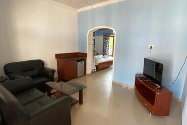 پانسیون Franria Villa Guest House