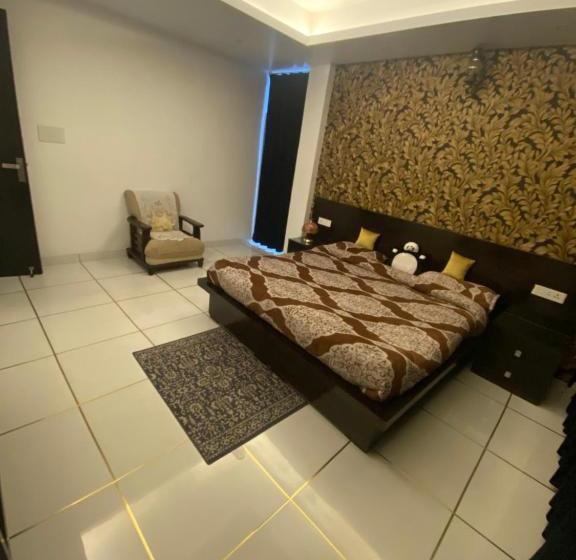 مبيت وإفطار Parimahal Homestay