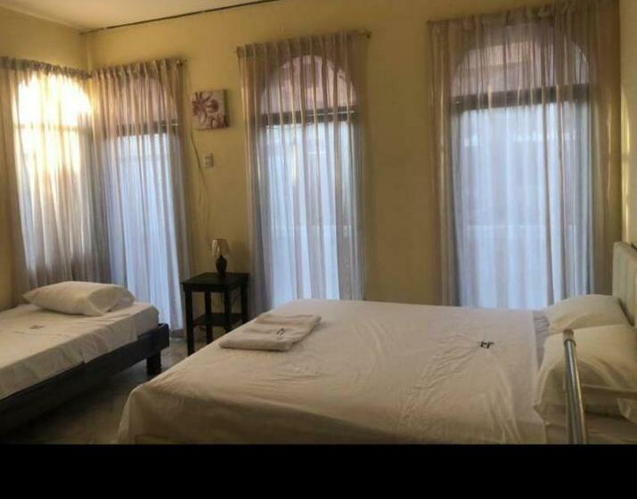 تختخواب و صبحانه Veranera Hostal