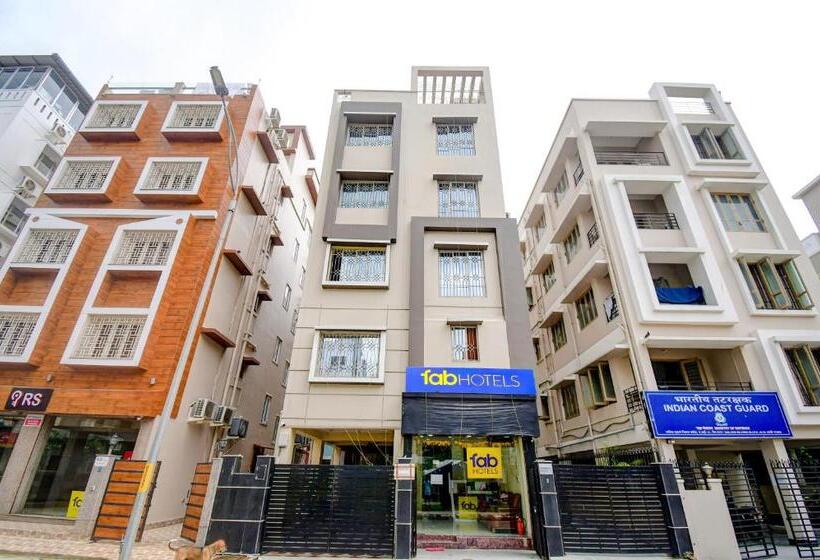 Fabhotel Divira Inn