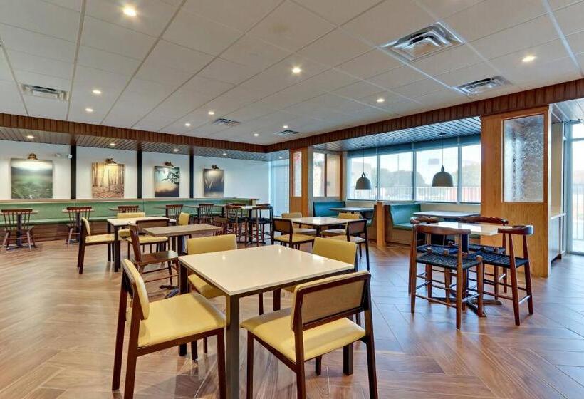 هتل Fairfield Inn & Suites By Marriott Dallas Love Field