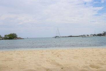 هتل Fisherman S Point  Beach Resort
