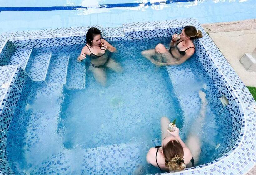 هتل Mama Tungu Hostel