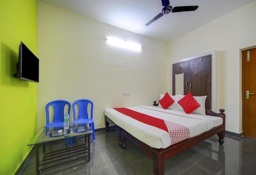 فندق Oyo 77801 Golden Park
