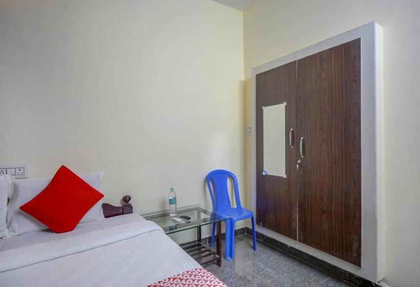 فندق Oyo 77801 Golden Park