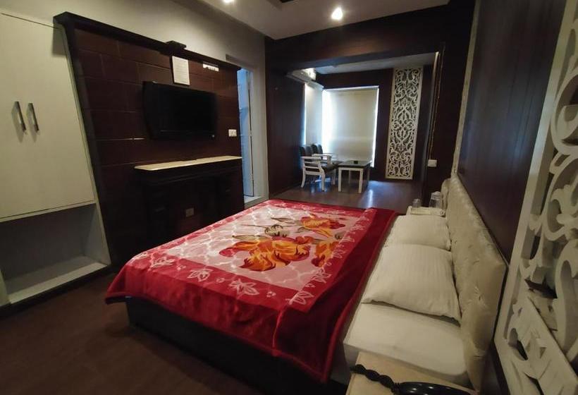 ホテル Parkwood At Mall Road