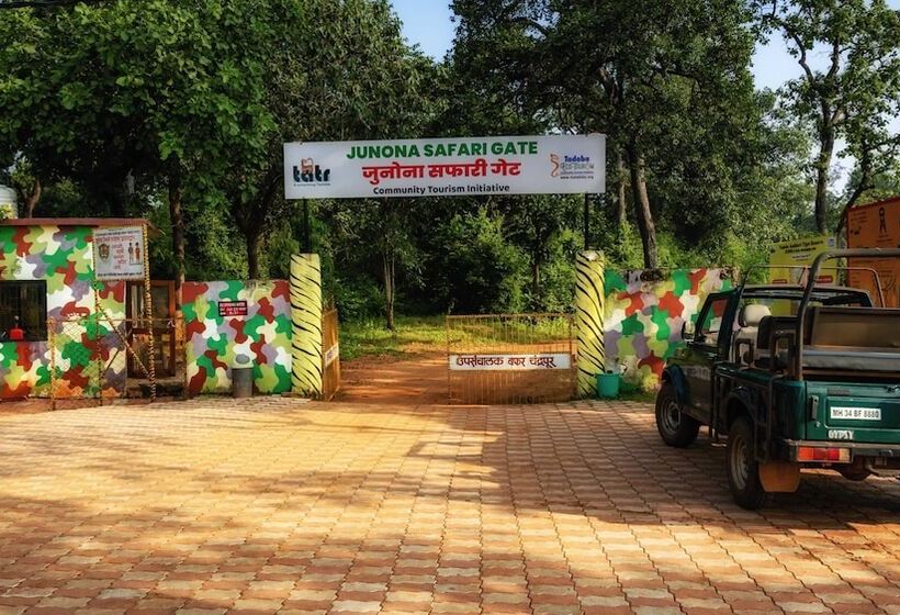 בית מלון כפרי Tadoba Jungle Camp