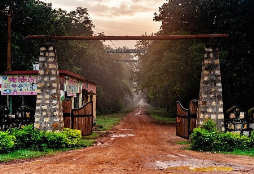 בית מלון כפרי Tadoba Jungle Camp