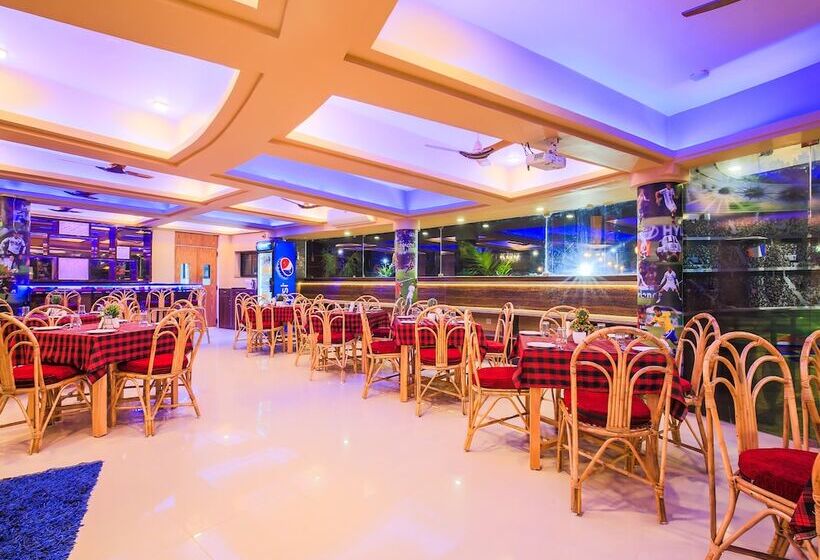 酒店 The Center Court Resort & Spa