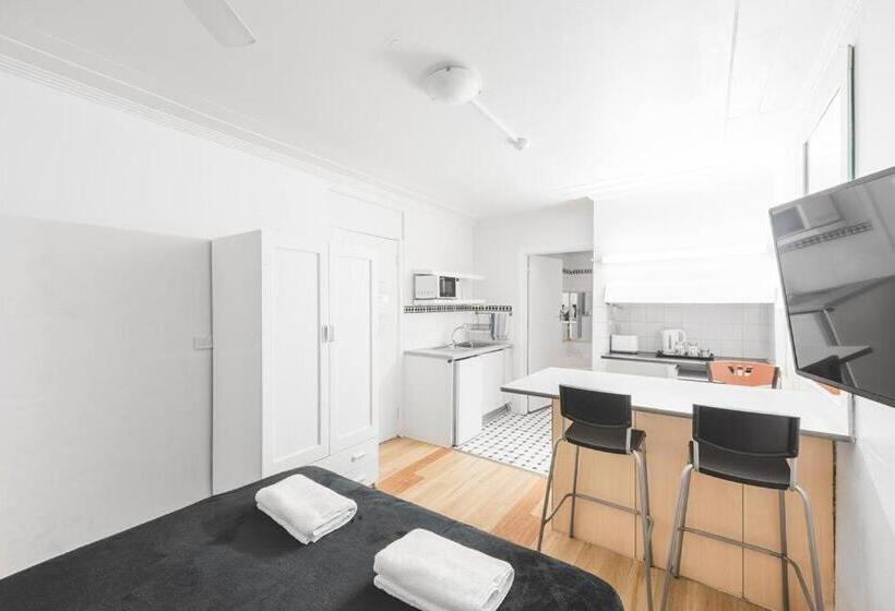 Manly Waves Studios & Apartments