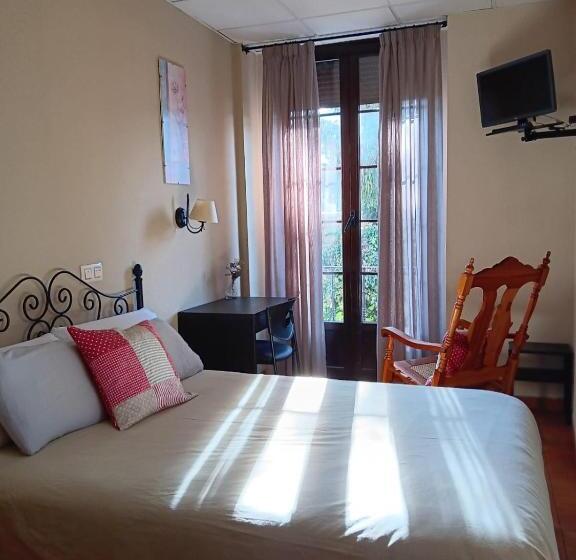 پانسیون Hostal La Cigueña