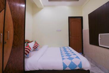 پانسیون Oyo Home 78050 Cozy Studio College Square