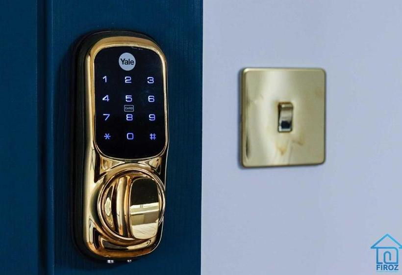 بنسيون York Contractor House  Free Road Side Parking, Town Centre Location, Free Wifi & Netflix By Firoz Pr