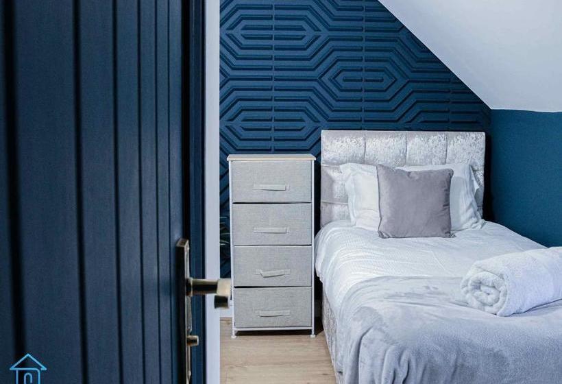 بنسيون York Contractor House  Free Road Side Parking, Town Centre Location, Free Wifi & Netflix By Firoz Pr